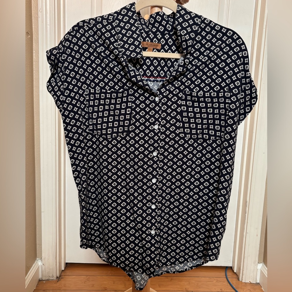 JACHS Girlfriend Navy and White Geometric Button Down Shirt